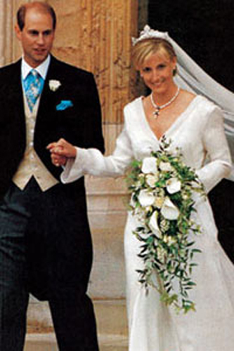 Sophie Rhys Jones and Prince Edward; Bride: Sophie Rhys Jones; Bridegroom: Prince Edward of Britain; Wedding time: June 19, 1999; Wedding location: London. [peopledaily.com] 