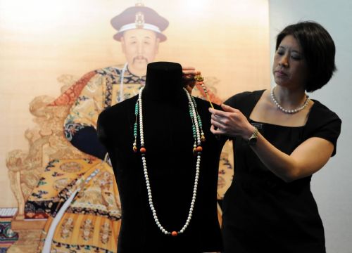Edie Hu, senior specialist of Chinese Ceramics and Works of Art Department of Sotheby's, introduces a ceremonial court pearl necklace made during Qing dynasty (1644-1911), with an estimated value between 8 to 12 million HK dollars, in Hong Kong, south China, on March 9, 2010. 
