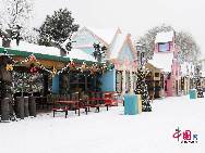 eijing Shijingshan Amusement Park is a theme park located in the Shijingshan District of Beijing. It opened on Sep. 28, 1986, and is currently owned and operated by the Shijingshan District government. The park is accessible by Line 1 of the Beijing subway. [Photo by Jia Yunlong]