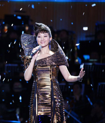 Chinese soprano Song Zuying performs at the Bird's Nest in Beijing on June 30, 2009.