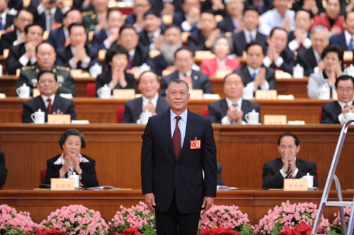 Edmund Ho Hau Wah (front), former chief executive of China's Macao Special Administrative Region (SAR), stands on the rostrum after being elected vice chairman of the 11th National Committee of the Chinese People's Political Consultative Conference (CPPCC) at the closing ceremony of the Third Session of the 11th CPPCC National Committee at the Great Hall of the People in Beijing, capital of China, March 13, 2010. (Xinhua/