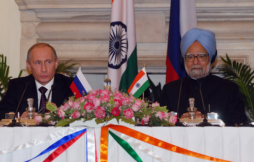 Indian Prime Minister Manmohan Singh (R) and Russian Prime Minister Vladimir Putin address the media and release the joint statement after their meeting at Hyderabad house in New Delhi, capital of India, March 12, 2010.[Stringer/Xinhua]