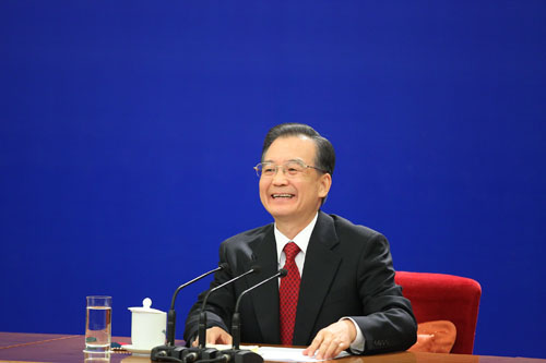 Chinese Premier Wen Jiabao smiles during a press conference after the closing meeting of the Third Session of the 11th National People's Congress (NPC) at the Great Hall of the People in Beijing, capital of China, March 14, 2010. [Xinhua] 