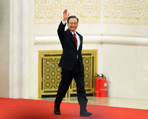 Chinese Premier Wen Jiabao arrives for a press conference after the closing meeting of the Third Session of the 11th National People's Congress (NPC) at the Great Hall of the People in Beijing, capital of China, March 14, 2010. 