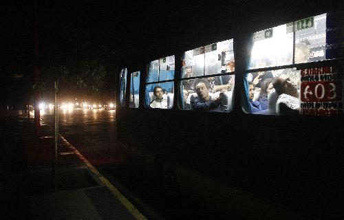 People ride a bus during a blackout in Vina del Mar city, about 75 miles (121 km) northwest of Santiago, March 14, 2010. Cities throughout Chile were without power on Sunday evening due to a problem with one of the country's main power grids, according to witnesses and local media. [Xinhua]