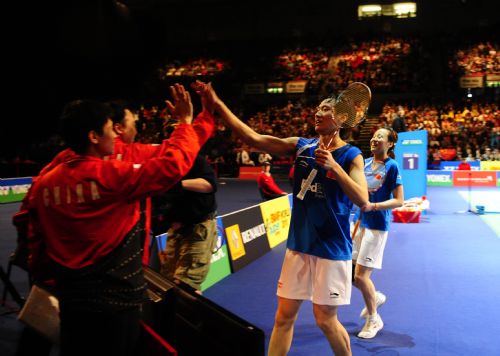 Zhang Nan (2nd R) and Zhao Yunlei of China celebrate after the mixed doubles final of 2010 All England Open Badminton Championships in Birmingham, Britain, March 14, 2010. Zhang and Zhao defeated Nova Widianto and Liliyana Natsir of Indonesia by 2-1. (Xinhua/Zeng Yi) 