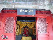 Cishan Temple is located on the west cliff of Tiantai Mountain in the northwestern Beijing suburb of Shijingshan. Built during the Ming Dynasty in 1587, the temple comprises 40,000 square meters of buildings as constructed Buddhist and Taoist styles. [Photo by YZ]