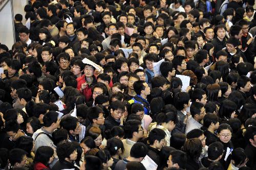 Graduates are seen at a job fair in the gym of Wuhan University in Wuhan, capital of central China's Hubei province, March 13, 2010. A total of 240 enterprises and institutions provided more than 10,000 jobs, attracting nearly 30,000 graduates to the fair. 
