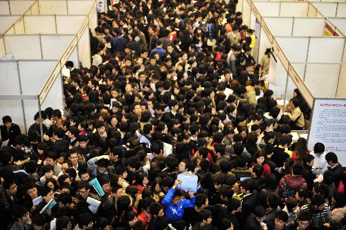 Graduates are seen at a job fair in the gym of Wuhan University in Wuhan, capital of central China's Hubei province, March 13, 2010. A total of 240 enterprises and institutions provided more than 10,000 jobs, attracting nearly 30,000 graduates to the fair.