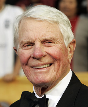 Actor Peter Graves poses as he arrives at the 12th annual Screen Actors Guild Awards in Los Angeles, California Jan. 29, 2006. 