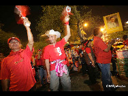 Anti government 'Red Shirts' arriving in Bangkok from the North and Northeast of Thailand on March 13, 2010 to hold demonstration to force the current government to resign and call new elections or face weeks of continued disruptions in Bangkok. [chinanews.com.cn]