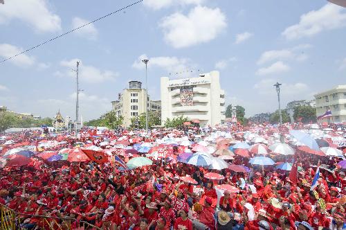 Members of &apos;red-shirts&apos;, supporters of the United Front for Democracy against Dictatorship (UDD), hold a rally in Bangkok, capital of Thailand, March 14, 2010. [Lui Siu Wai/Xinhua] 