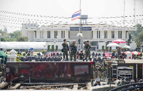 Soldiers guard at the entrance of the base of Thai Army 11th Infantry Regiment in Bangkok, capital of Thailand, March 15, 2010. Thousands of protesters on Monday rallied outside the base where the premier Abhisit Vejjajiva had his crisis headquarters to call on him dissolve the parliament, but Abhisit refused.[Lui Siu Wai/Xinhua] 