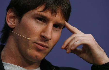 File photo shows FIFA Men's World Player of the Year 2009 nominee Lionel Messi of Argentina attends a press conference before the FIFA World Player Gala in Zurich Dec. 21, 2009.  (Xinhua/Reuters, File Photo) 