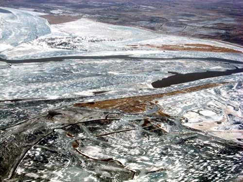 The Yellow River, China's second longest, freezes and thaws at different times, posing flood threats at sections mainly in Inner Mongolia and east China's Shandong Province. 