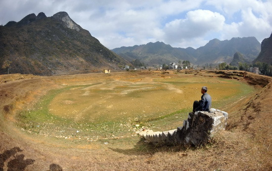 Twelve of the 14 cities in southern China&apos;s Guangxi Zhuang Autonomous Region are affected by drought, the regional flood-control and drought relief authority announced Monday. 