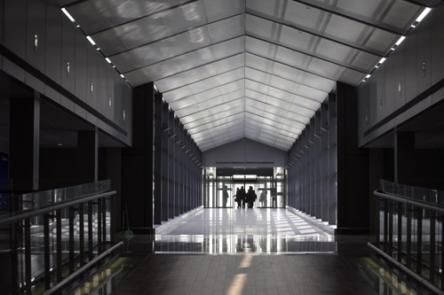 Passengers walk inside terminal 2 of Shanghai Hongqiao International airport March 16, 2010 on its first day of operation. Terminal 2 at Shanghai Hongqiao International airport as well as other infrastructures in town are under massive construction to meet the deadline for Shanghai World Expo due to start on May 1, 2010. [CFP]