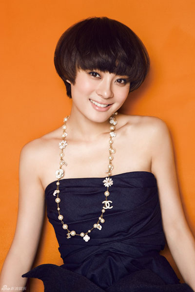 Elegant actress Sun Li 