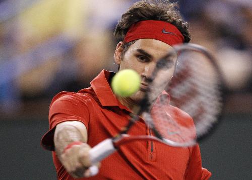 Roger Federer of Switzerland returns a shot against Marcos Baghdatis of Cyprus during their match at the Indian Wells ATP tennis tournament in Indian Wells, California, March 16, 2010. (Xinhua/Reuters Photo)