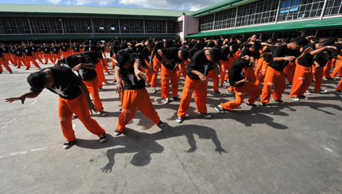 Dressed in tangerine trousers, about 1,500 inmates in a jail in the Philippines perform a series of Michael Jackson’s dances that have helped boost their morale. 