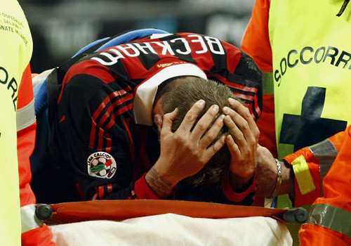 Former England captain David Beckham's World Cup dream seemed battered on Sunday when he tore left Achilles' tendon in AC Milan's 1-0 win over Chievo in the Italian top-flight soccer league. (Xinhua/Reuters Photo) 