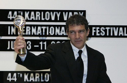 File photo shows Spanish actor and director Antonio Banderas poses with the 'President Award' during the 44th Karlovy Vary International Film Festival July 10, 2009.