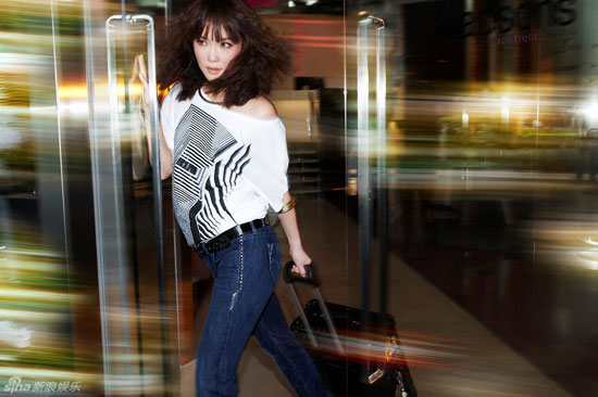 Singaporean actress Fann Wong is featured in a series of jean advertisement photos. 