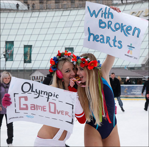 Members of the Ukrainian activist pressure group FEMEN during their action at Independence square in Kiev, Ukraine, Sunday, Feb. 28, 2010, as they make fun of their country&apos;s bad performance in the current Winter Olympics.[CRI]