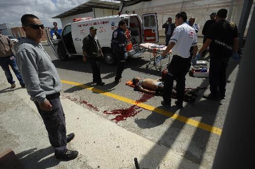 A migrant worker from Thailand in Israel died on Thursday after being wounded by a rocket fired from the Gaza Strip.[Xinhua] 