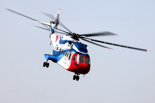 A giant AC313 helicopter dives down during its test flight over east China's Jiangxi province on March 18.[Photo/Xinhua]