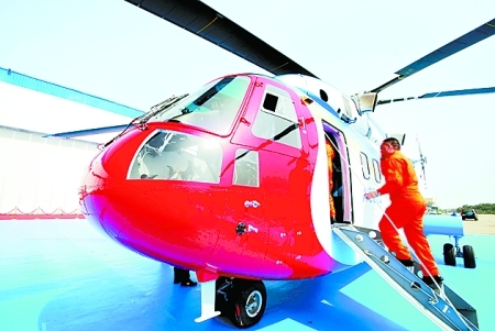 A giant domestic helicopter for civil use with a maximum take-off load of 13.8 tons is parked in east China's Jiangxi Province, March 18, 2010. The Chinese-made helicopter finished its test debut on Thursday. [Xinhua]