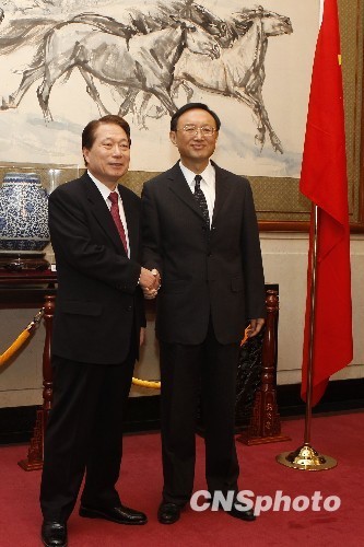 Chinese Foreign Minister Yang Jiechi  meets with his ROK counterpart Yu Myung Hwan  in Beijing on March 18, 2009.   