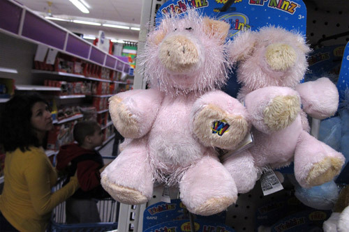 The China-made toys are sold at a ToysRus store in New York, the United States, March 18, 2010. The Americans may find that the appreciation of China's RMB will increase their living cost, as many goods they have been consuming are made in China.