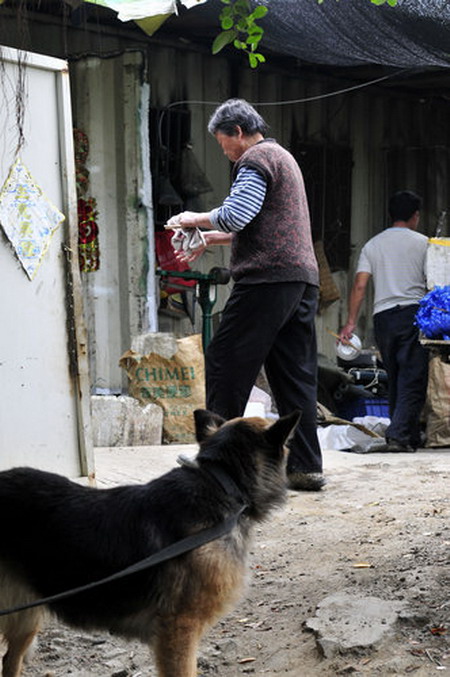 Women finish their meals in the container house near the 107 National Highway, Xinwu Street, Shenzhen Bao'an District, on March, 17, 2010.[