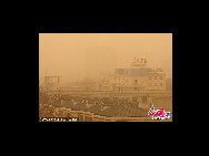 Permeating yellow sands suffuse over Beijing, March 22, 2010. A sand-dust weather pervades Beijing once again, as the Central Meteorologic Station issued blue alert signal for sandstorm attack on 6 am. [Xinhua]