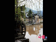 Chengkan village in Huizhou District, Anhui province is famous for the residential architecture of the Ming and Qing style. Baolun Hall in the Ancestral Temple of Luo's, built during the Jiaqing's reign, is a representative collection of typical Huizhou architecture. [Photo by Shi Guangde]