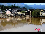 Chengkan village in Huizhou District, Anhui province is famous for the residential architecture of the Ming and Qing style. Baolun Hall in the Ancestral Temple of Luo's, built during the Jiaqing's reign, is a representative collection of typical Huizhou architecture. [Photo by Shi Guangde]