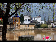 Chengkan village in Huizhou District, Anhui province is famous for the residential architecture of the Ming and Qing style. Baolun Hall in the Ancestral Temple of Luo's, built during the Jiaqing's reign, is a representative collection of typical Huizhou architecture. [Photo by Shi Guangde]