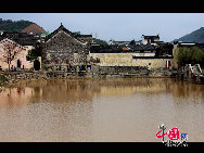 Chengkan village in Huizhou District, Anhui province is famous for the residential architecture of the Ming and Qing style. Baolun Hall in the Ancestral Temple of Luo's, built during the Jiaqing's reign, is a representative collection of typical Huizhou architecture. [Photo by Shi Guangde]