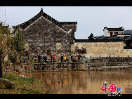 Chengkan village in Huizhou District, Anhui province is famous for the residential architecture of the Ming and Qing style. Baolun Hall in the Ancestral Temple of Luo's, built during the Jiaqing's reign, is a representative collection of typical Huizhou architecture. [Photo by Shi Guangde]