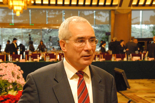 Nicholas Stern, professor of London School of Economics and Political Science receives Xinhuanet interview at China Development Forum 2010 in Beijing, capital of China, March 21, 2010. [Xinhuanet]