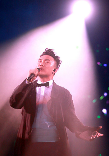 Eason Chan performs during his 'Duo' concert in Hong Kong on March 20, 2010.
