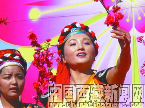 Photo shows artists performing at the opening ceremony of the 8th Peach-Blossom Festival of Nyingchi Prefecture, southeastern Tibet. The 8th Peach-Blossom Festival began Sunday in Nyingchi Prefecture, southeastern Tibet, marking the start of spring travels to Tibet. [Photo Source: chinatibetnews.com]