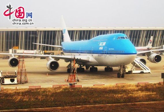 Air France-KLM, the Dutch airline company pleans to schedule nonstop flights between Amsterdam, capital of the Netherlands, to Hangzhou, provincial capital of E.China's Zhejiang Province. The photo is a KLM Boeing 747-400 passenger jet. [CFP]