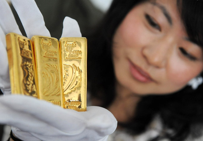 The limited edition of the commemorative gold bars, authorized by the Expo licensed products office, are issued by the Commercial Gold Co Ltd. The bars are in three editions with different engraved patterns -- the Expo mascot Haibao, the China Pavilion and the official symbol of the World Expo -- and are available in 10, 20, 50, 100, 150 and 500 gram weights. [Xinhua]