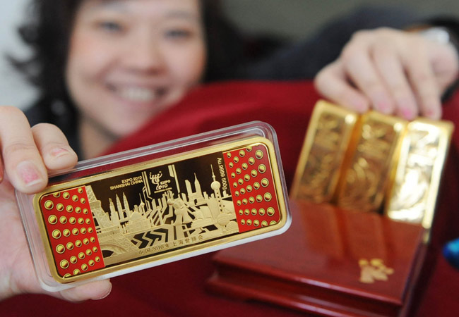 The limited edition of the commemorative gold bars, authorized by the Expo licensed products office, are issued by the Commercial Gold Co Ltd. The bars are in three editions with different engraved patterns -- the Expo mascot Haibao, the China Pavilion and the official symbol of the World Expo -- and are available in 10, 20, 50, 100, 150 and 500 gram weights. [Xinhua]