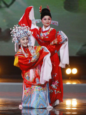 Chinese artists perform traditional opera during the opening ceremony of the 'Year of Chinese Language' in Kremlin in Moscow, capital of Russia, March 23, 2010. [Lu Jinbo/Xinhua]