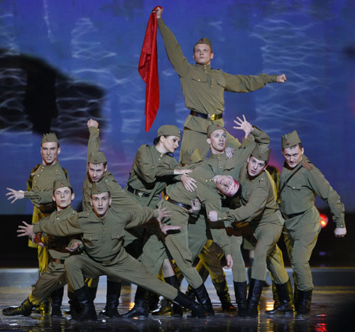 Russian artists dance during the opening ceremony of the 'Year of Chinese Language' in Kremlin in Moscow, capital of Russia, March 23, 2010. [Lu Jinbo/Xinhua]