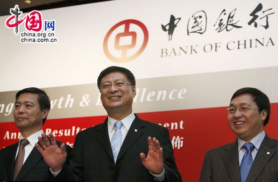 BOC executives (from left), Executive VP Zhou Zaiqun, President Li Lihui and Executive VP Chen Siqing attend a news conference on the company's annual results in HK, March 23, 2010. [CFP]