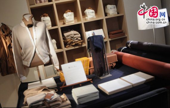 Italian exports to China grow 28%. The photo shows Made-in-Italy deluxe clothing at a Milan shop. [CFP]